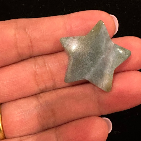 Star-Shaped Stone Accessory - Picture 2 of 3